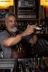 Bares de escucha. Cuáles son las aperturas que conjugan música, tragos y gastronomía